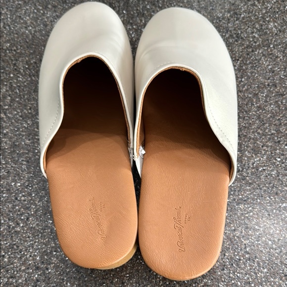 Universal Thread Cream Mules with Rounded Toe - Picture 3 of 5
